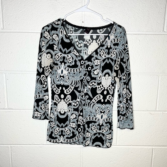 Wrapper Tops - < Y2K Wrapper Black and White Swirl Pattern Blouse >